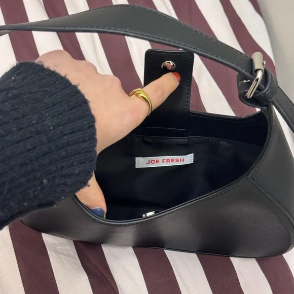Joe Fresh Classic Black Shoulder Bag - Picture 3 of 4